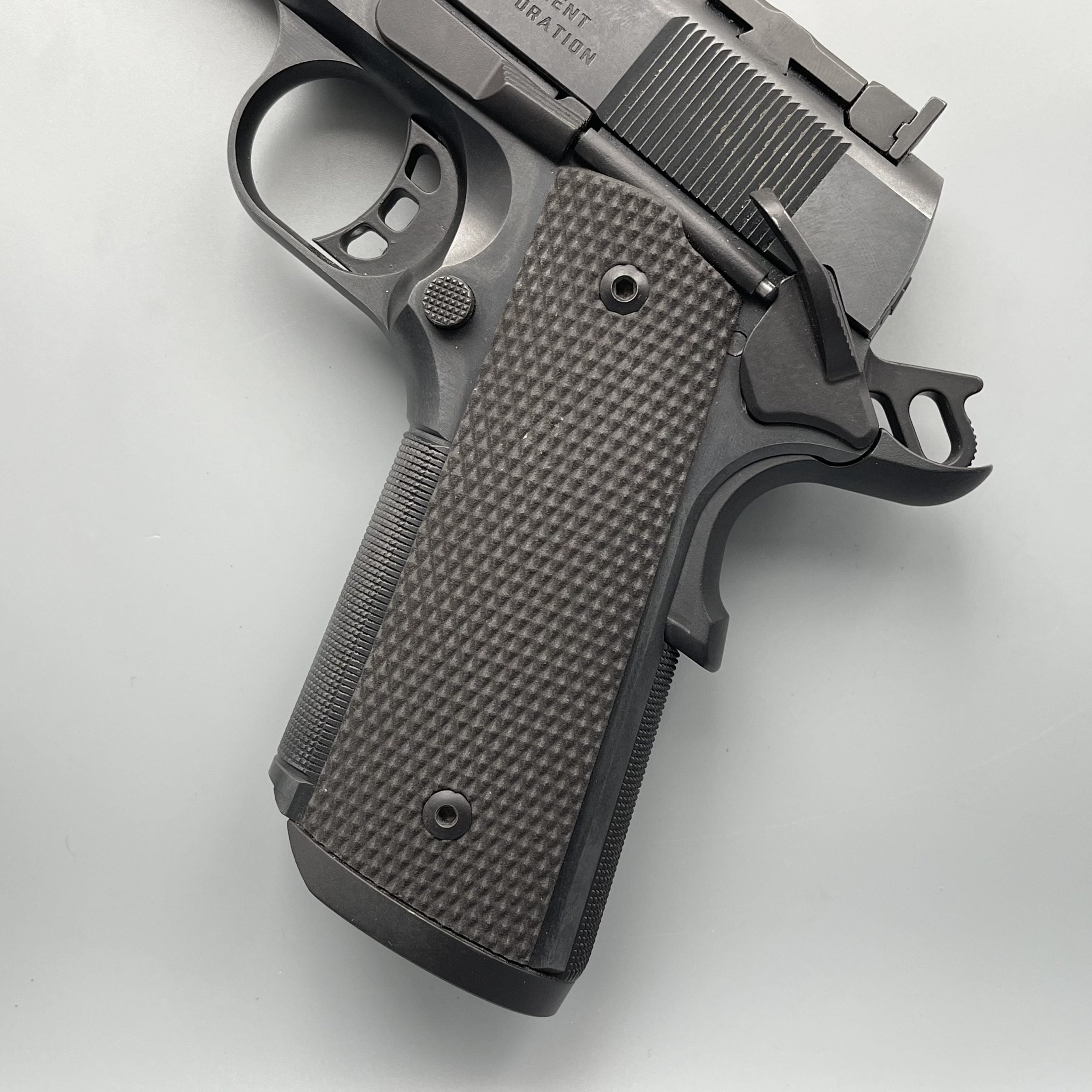 Full Checker 1911 Grips image 1